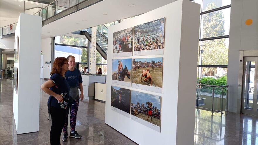 Открытие выставки работ лауреатов Фотоконкурса имени А. Стенина в Музее изящных искусств, Сан-Хуан, Аргентина.