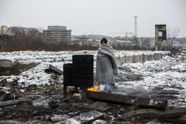 Беженцы в Белграде. Укутанный